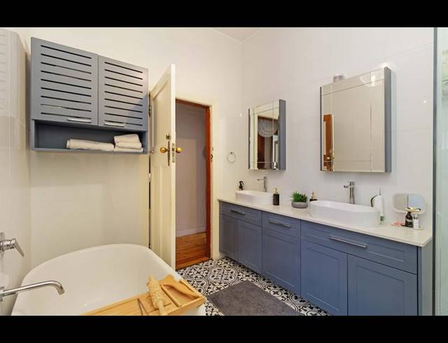 2 BEDROOM APARTMENT FOR SALE IN SEA POINT